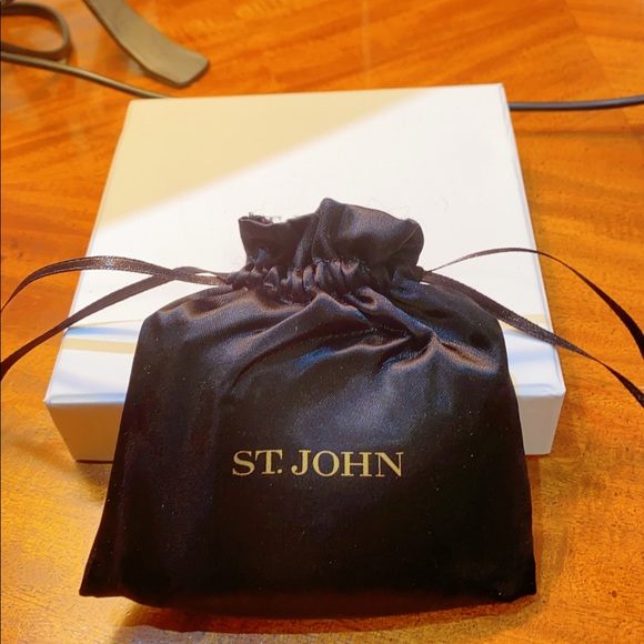 Vintage St John Gold plated Necklace. Brand New - Picture 5 of 8